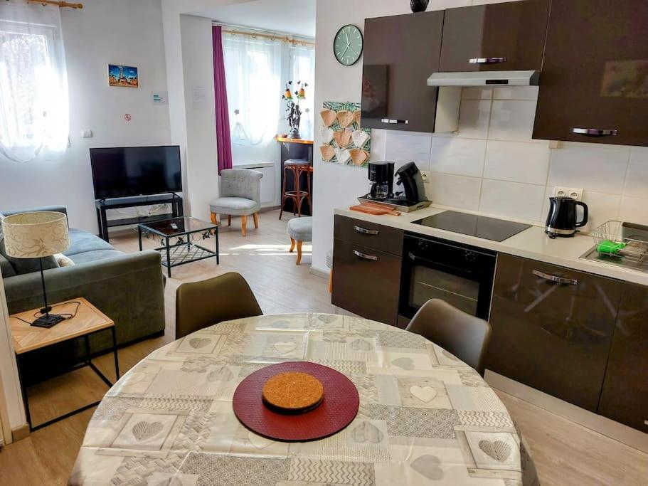 Gite 65 M2 200 M Gare T-G-V 400 M Centre-Ville Grand Parking 250 Places Gratuit Face Au Logement アラス エクステリア 写真